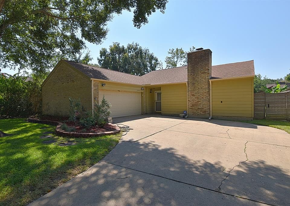 1st image of 15819 Seven Springs Dr