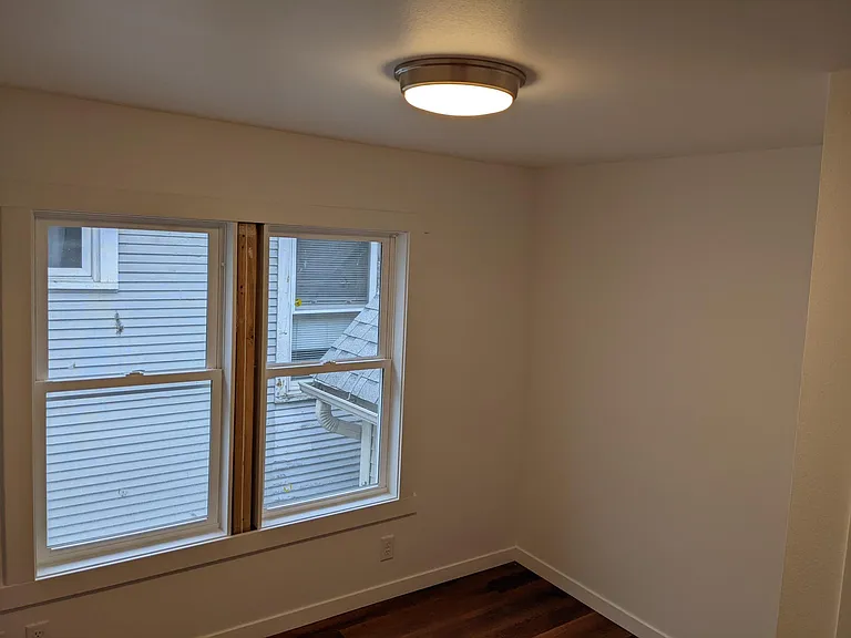 1123 Emerald St — Photo 19