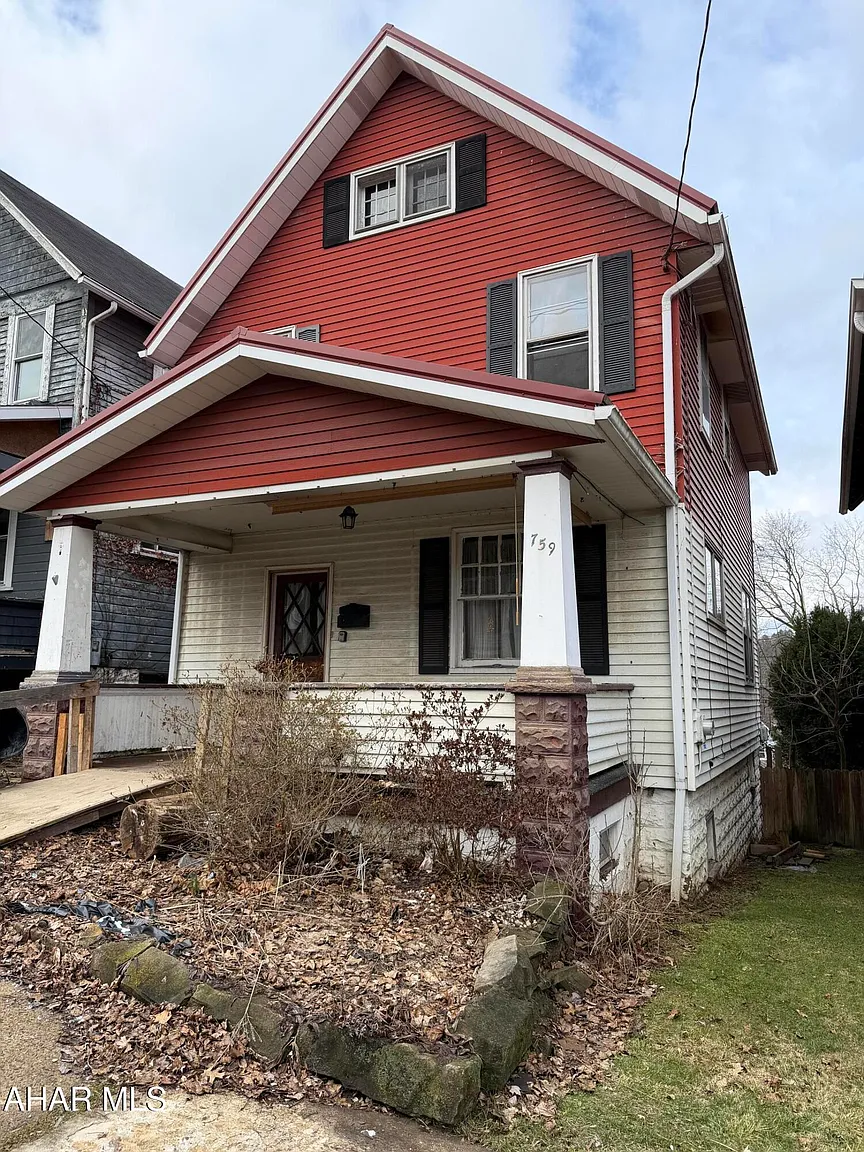 759 Park Ave photo 1