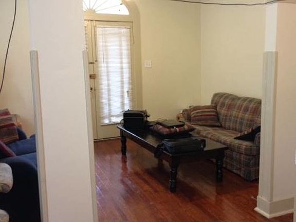 3rd image of 2402 Jasmine St
