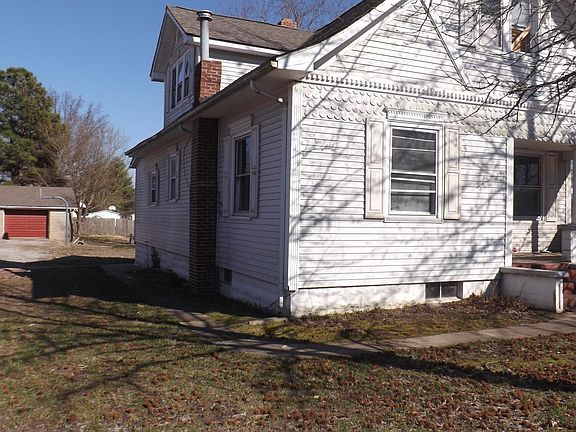 4th image of 1207 Grand Ave