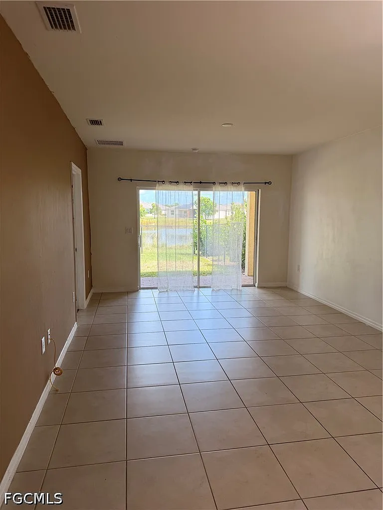 2 bed, 2.0 bath, 1342 sqft, $1,800 — Photo 4