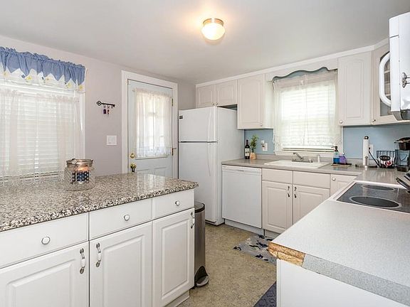 2nd image of 32 Greenwood Ave