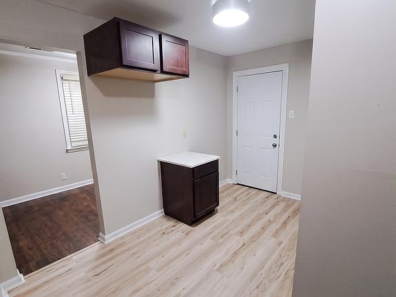 5th image of 1590 Latham St E