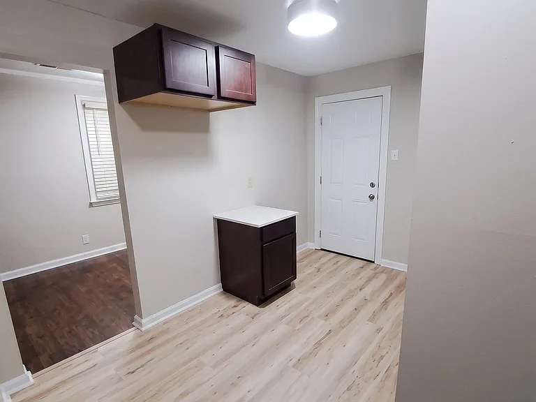 1590 Latham St E — Photo 5