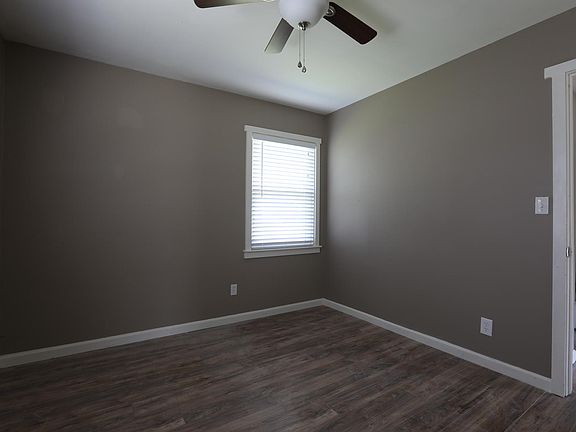 3rd image of 606 NW Little Ave