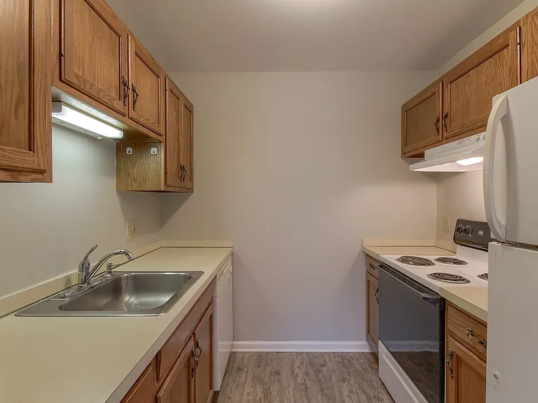555 Allison Drive — Photo 7