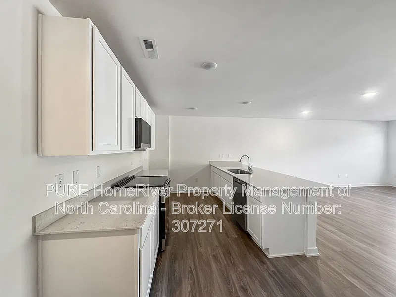 3 bed, 2.5 bath, 1648 sqft, $1,675 — Photo 4