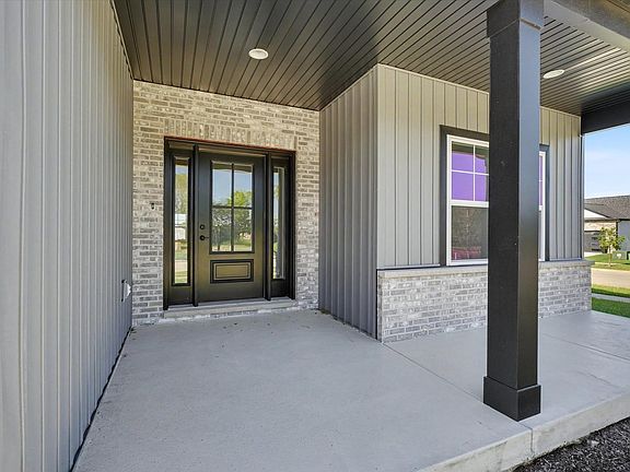 3rd image of 19 Meadow Dr