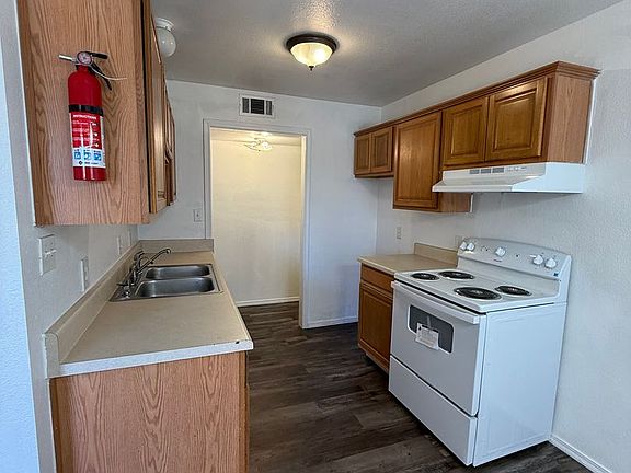 4th image of 202 Arkansas St #D