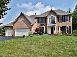301 Windsor Cir, Saint Charles, IL