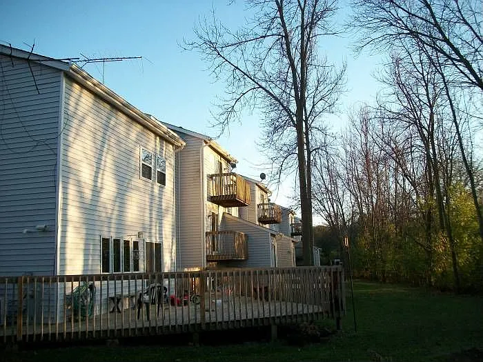 38843 N. Cedar Crest