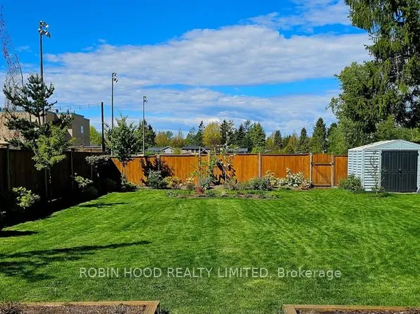 154 20th Ave, Surrey, BC V4A 7C5