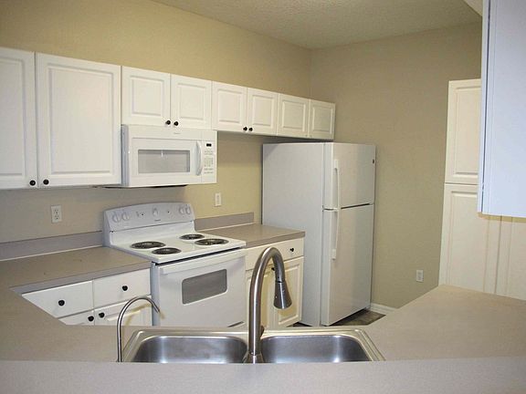 2nd image of 5524 Metrowest Blvd #10-212