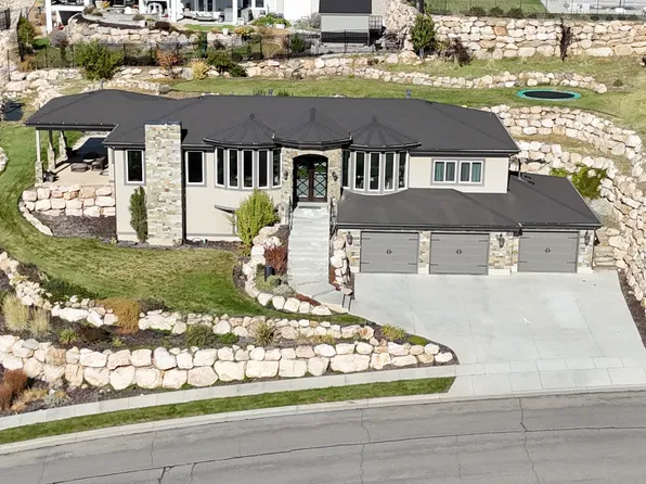 1176 W Fawn Dr, Pleasant View, UT 84414