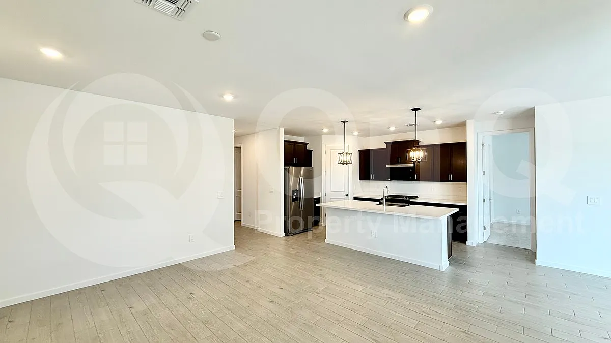 4 bed, 2.0 bath, 1832 sqft, $2,195 — Photo 4