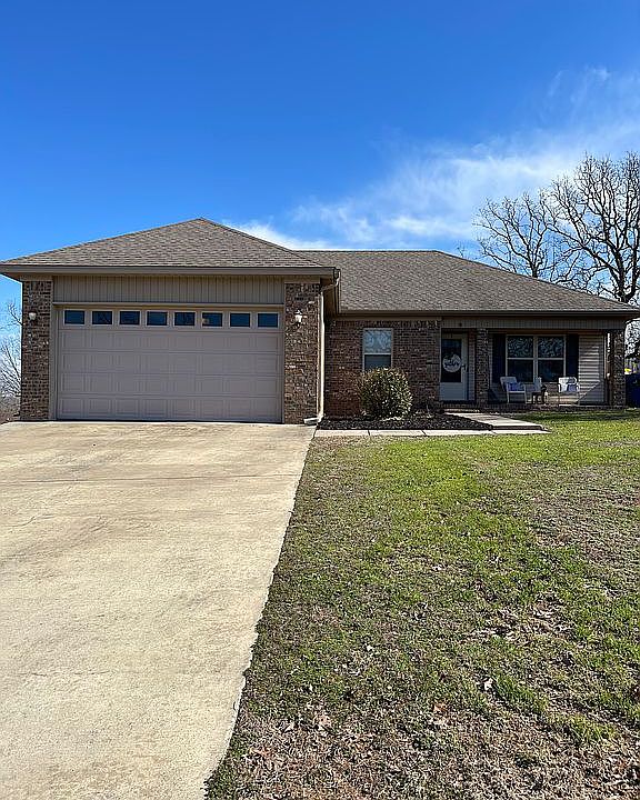 1st image of 25 Twin Lakes Dr