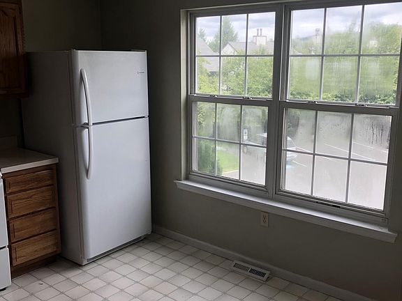 Full kitchen( refrigerator, oven and dishwasher)