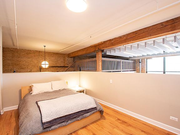 4th image of 2650 W Belden Ave APT 211