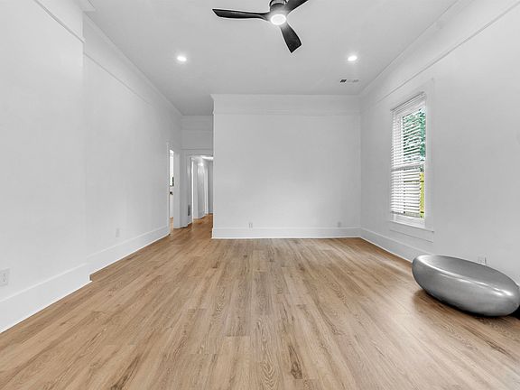 3rd image of 1721 Nelson Ave