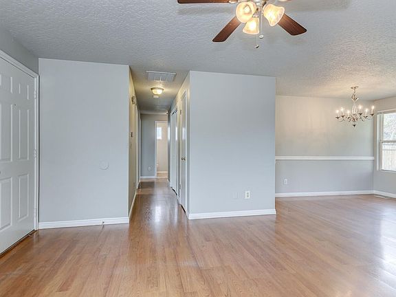 3rd image of 511 Mason Ln