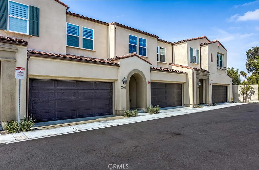 3 bed, 2.5 bath, 1701 sqft, $4,700 — Photo 1