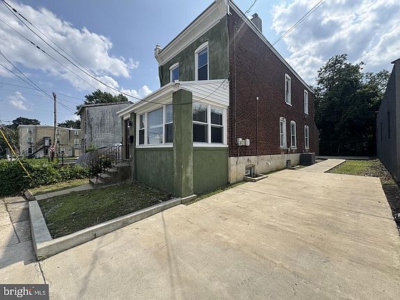 3rd image of 906 Cedar Ave