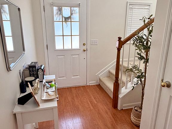 3rd image of 1721 Oakbrook Ln NW