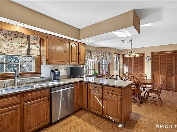 5th image of 166 Thoreau Drive