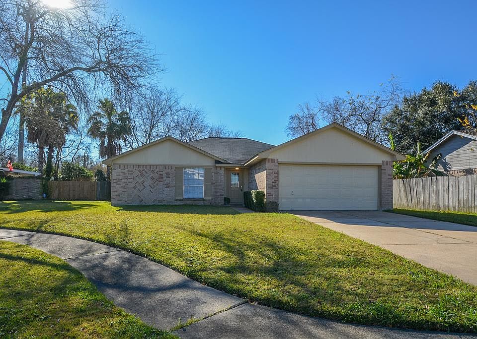 1st image of 2411 Radcliffe Dr