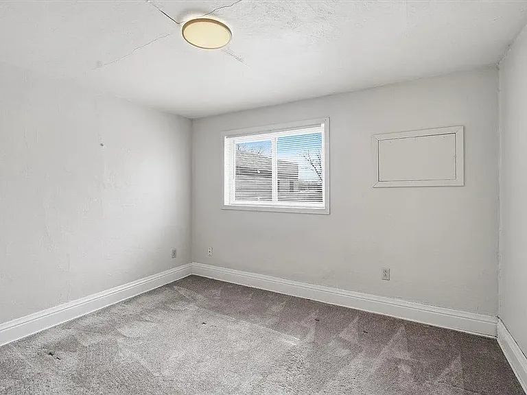 1723 Falls Ave — Photo 8