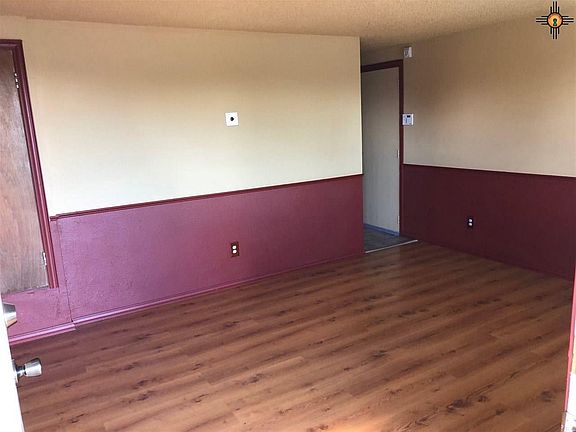 3rd image of 108 Ventura St