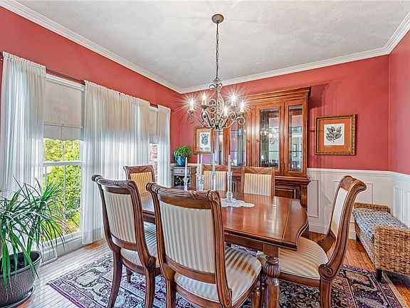 5th image of 1205 Fieldcrest Dr