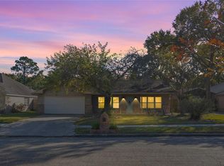 9810 Ellen St, Baytown, TX 77521