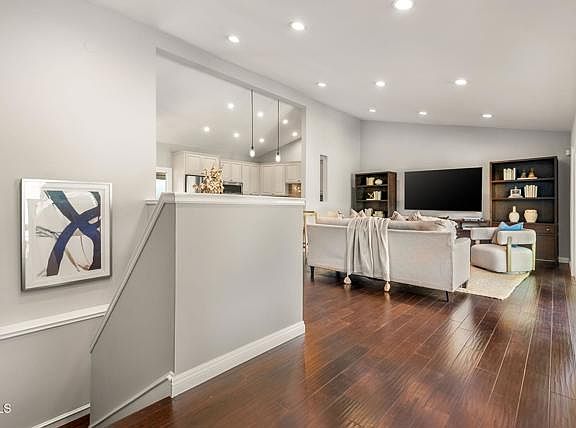 4th image of 1544 La Loma Rd