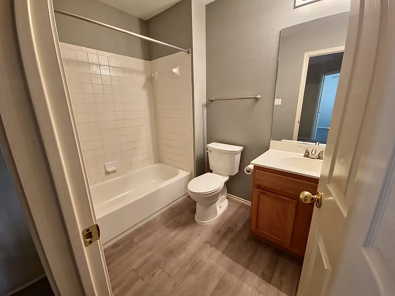 5661 Hartson — Photo 23