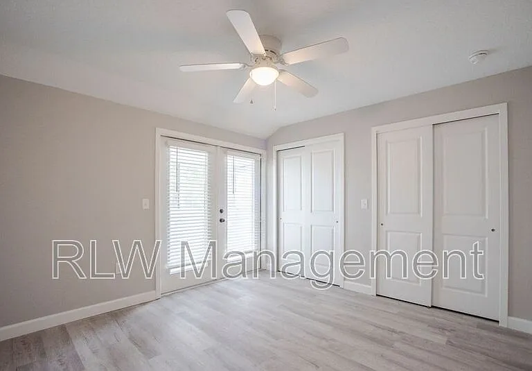 216 E Alfred St #220 — Photo 11