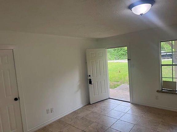 2nd image of 1821 Live Oak Dr