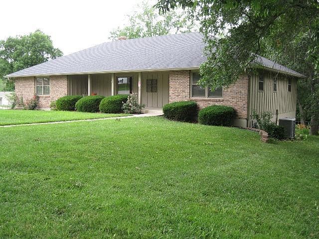 1st image of 1900 Meadowlane Dr