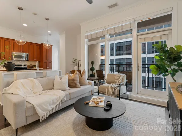 230 S Tryon St Unit 810, Charlotte, NC 28202
