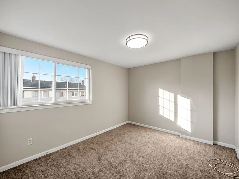 Donovan Townhomes — Photo 8