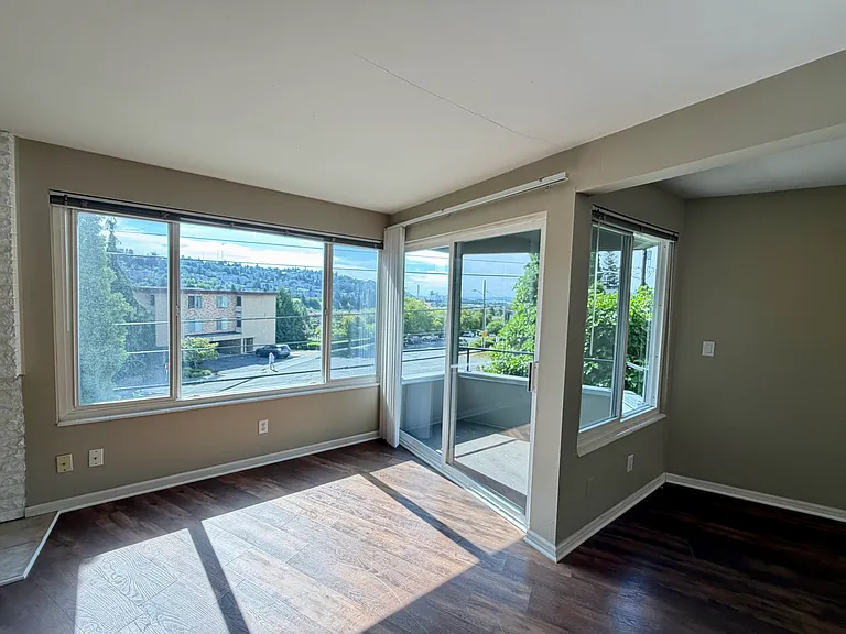 2663 Thorndyke Ave W #201 — Photo 2