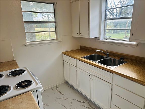 4th image of 3603 Meadowbrook Dr