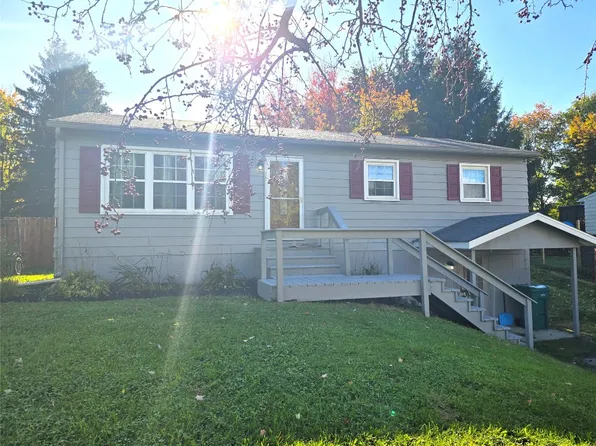 21645 Golden Dr, Meadville, PA 16335