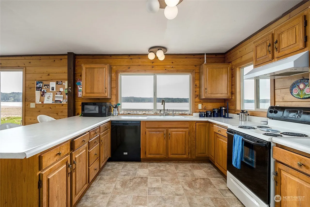 3 bed, 2.5 bath, 2208 sqft, $2,800 — Photo 4