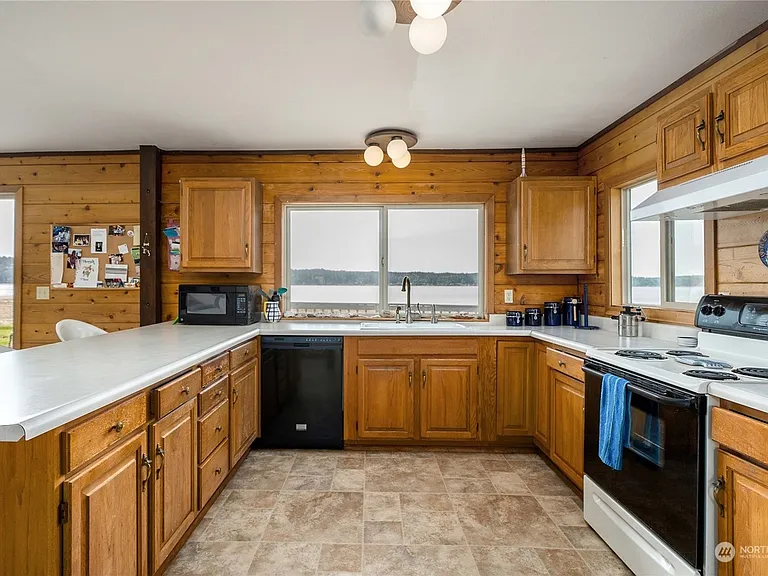 191 NE Wagon Wheel Rd — Photo 4