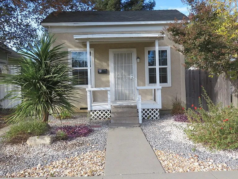 319 N Shasta St — Photo 21