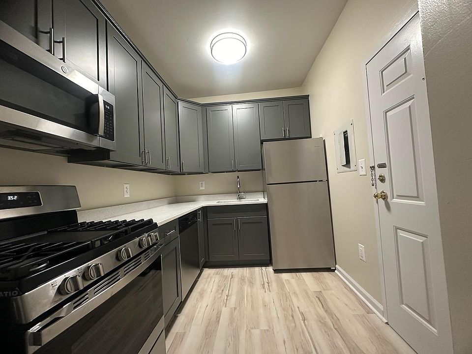 new 42' cabinets with soft close doors and drawers