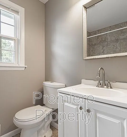 3320 S Sterling Ave — Photo 8