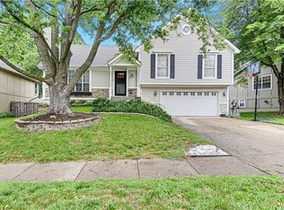 1104 N Sunset Dr, Olathe, KS 66061